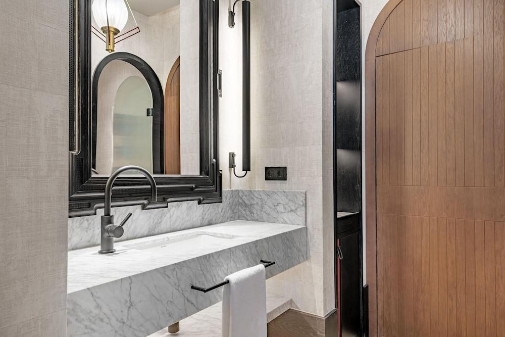Hotel Montera Madrid, Curio Collection By Hilton photo 1