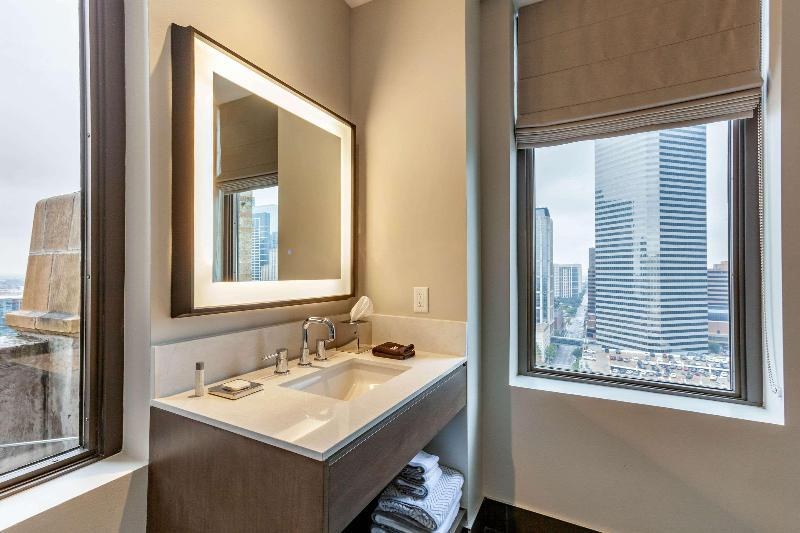 Cambria Hotel Houston Downtown Convention Center photo 1