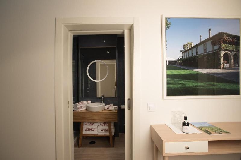 Almada Wine House photo 3