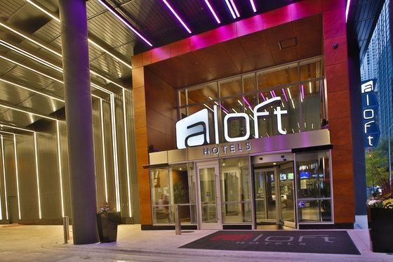 Aloft Chicago Mag Mile photo 3