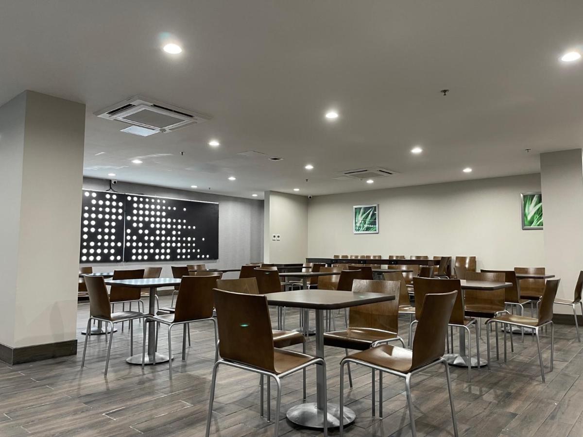 Days Inn by Wyndham Bronx NYC photo 3