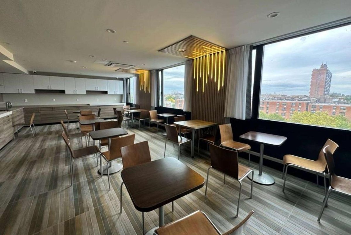 Days Inn by Wyndham Brooklyn / Eastern Parkway photo 3