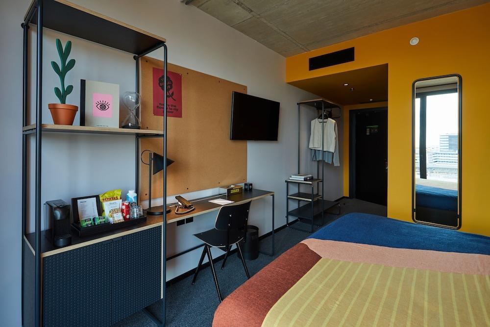 The Social Hub Barcelona Poblenou photo 2