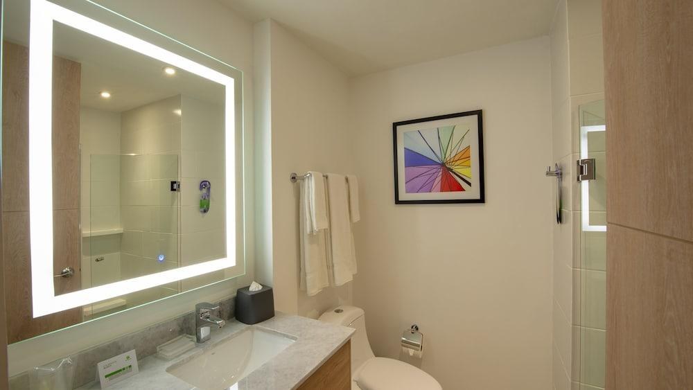 Holiday Inn Hotel & Suites Merida La Isla by IHG photo 3