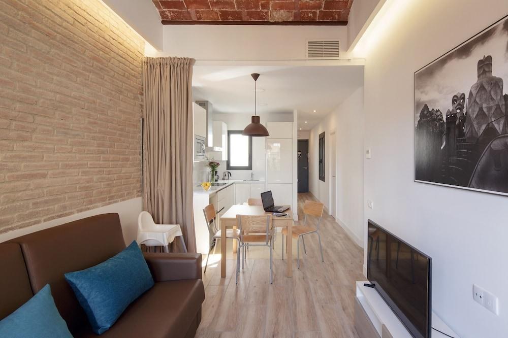 Hotel Sagrada Familia Apartments photo 4