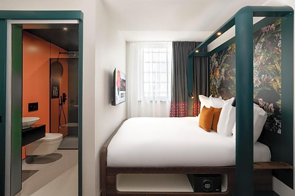 YOTEL Manchester Deansgate photo 4
