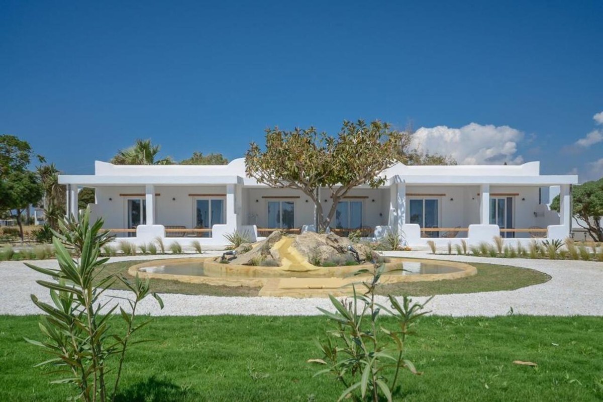 Glaronissi Beach Luxury Suites and Apartments