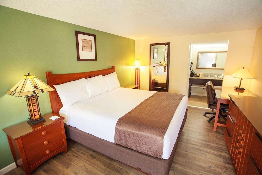 Travelodge by Wyndham Macon West photo 1