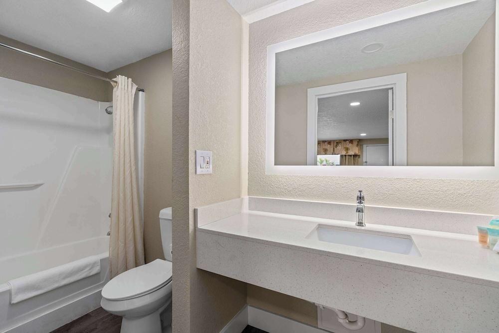Travelodge by Wyndham Kissimmee/Orlando photo 3
