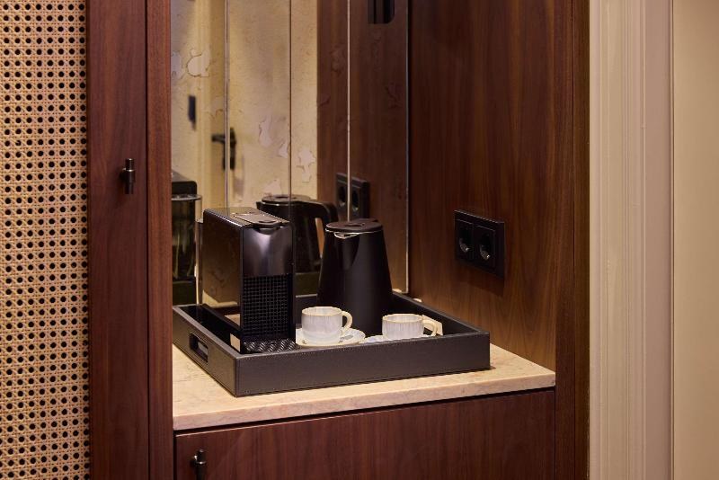 Duo Hotel Lisbon, Curio Collection by Hilton photo 3