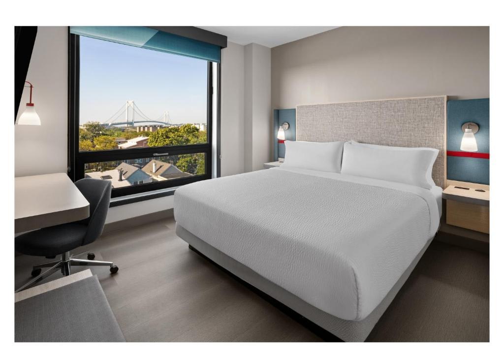 avid hotel Brooklyn Dyker Heights by IHG