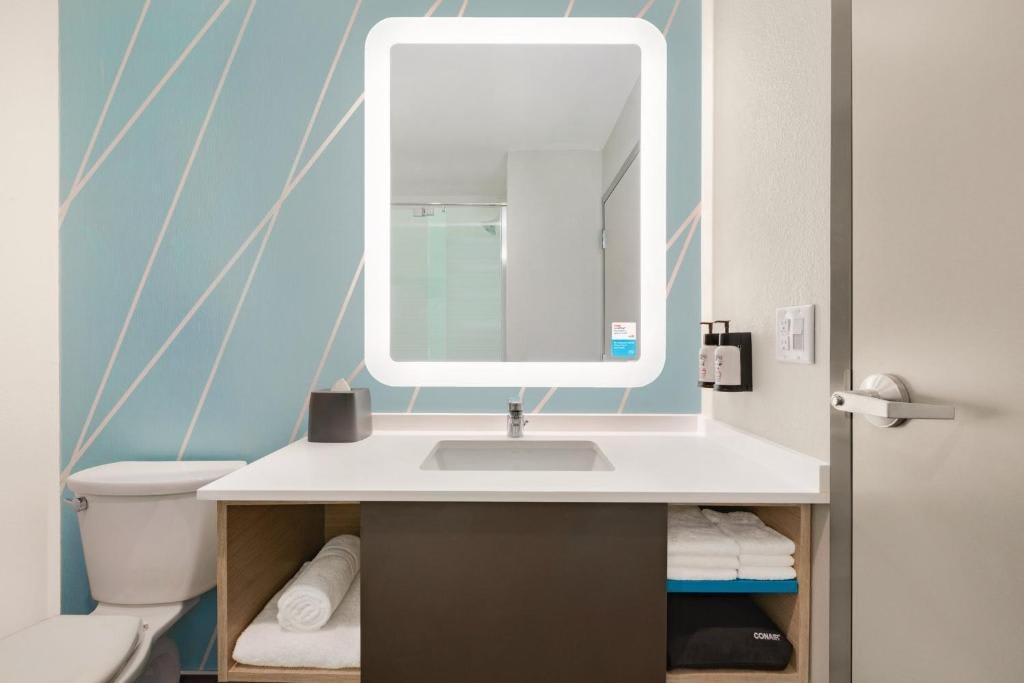 avid hotel Brooklyn Dyker Heights by IHG photo 2