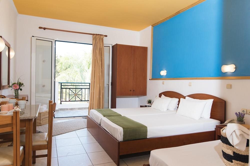Yiannis Manos Hotel Resort photo 3
