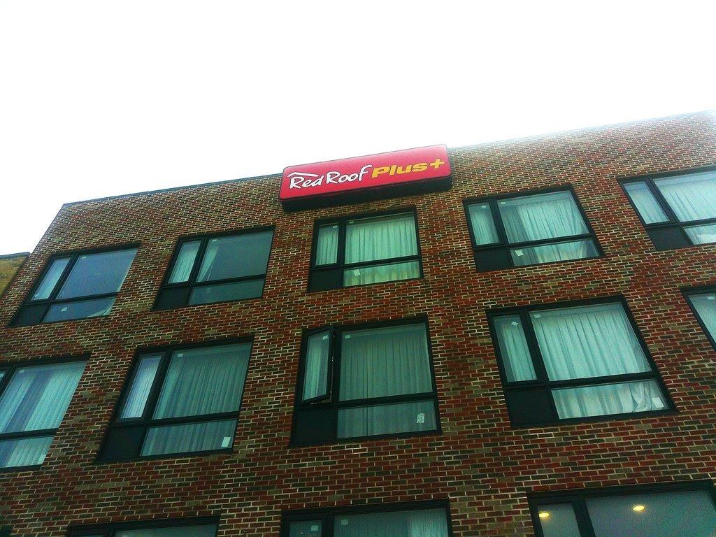 Red Roof PLUS+ Brooklyn - 3rd Ave